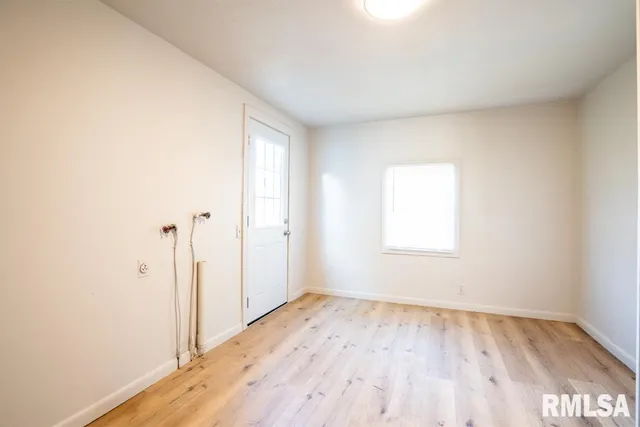 $49,999 | 111 South 5th Street, Elkville, IL 62932