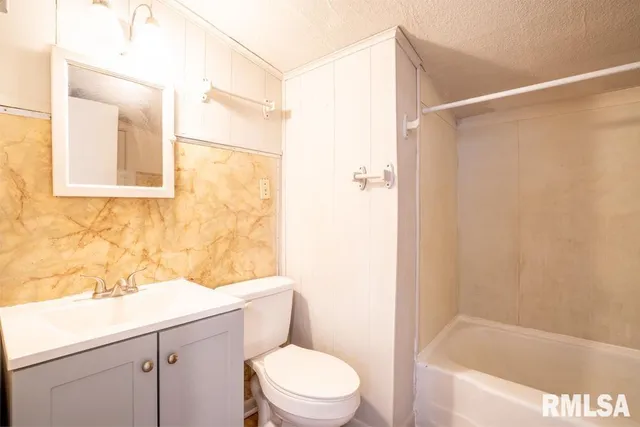 $49,999 | 111 South 5th Street, Elkville, IL 62932