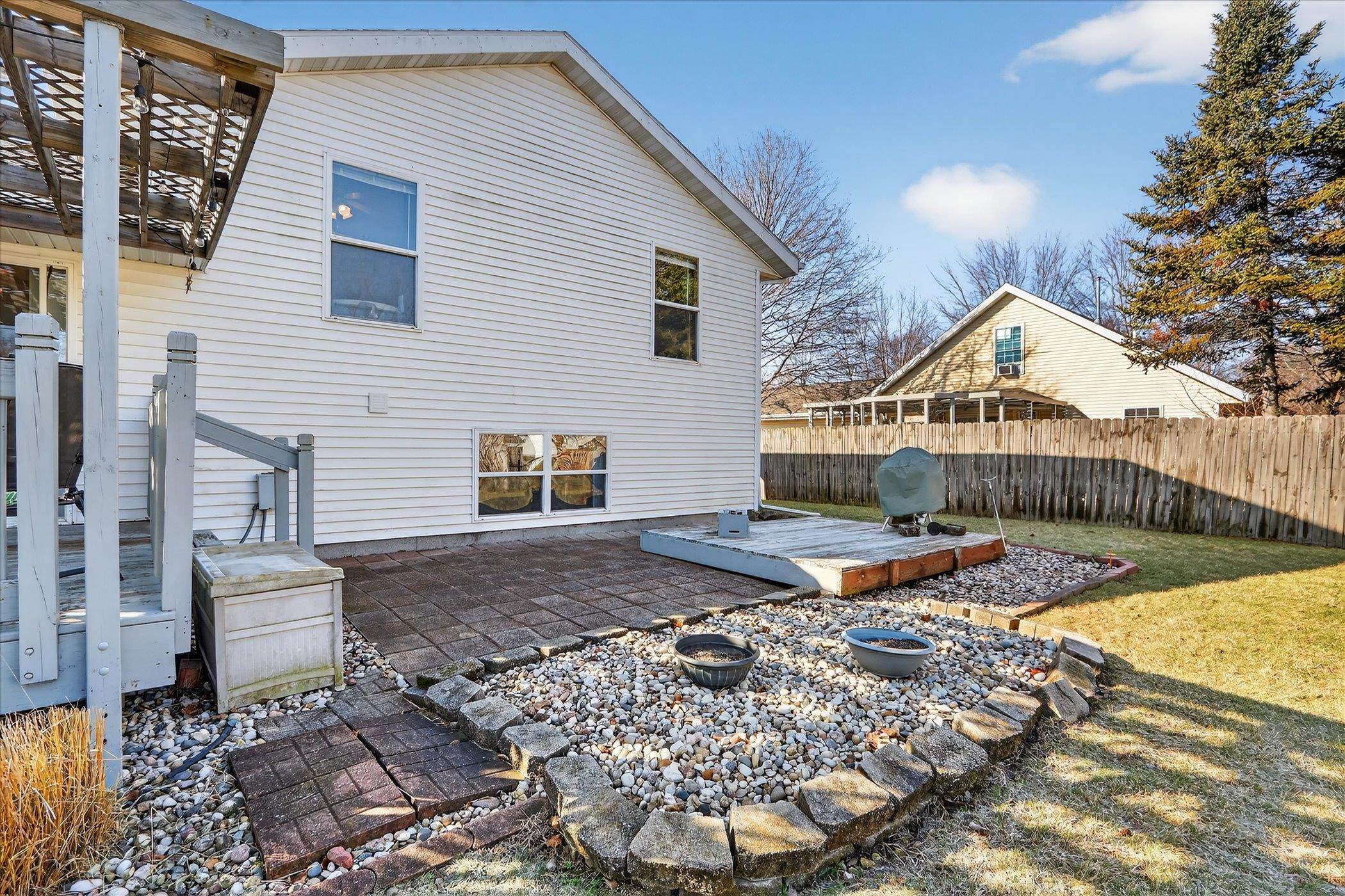 2223 Alongi Lane Beloit, WI 53511 - Photo 31 of 46