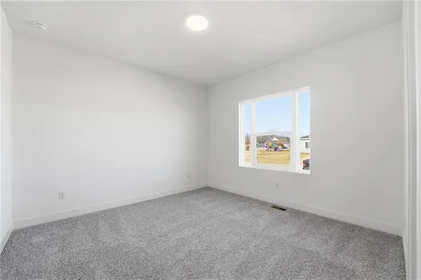 $569,990 | 1599 Grayhawk Drive, Basehor, KS 66007