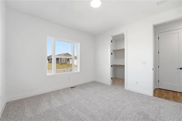 $569,990 | 1599 Grayhawk Drive, Basehor, KS 66007