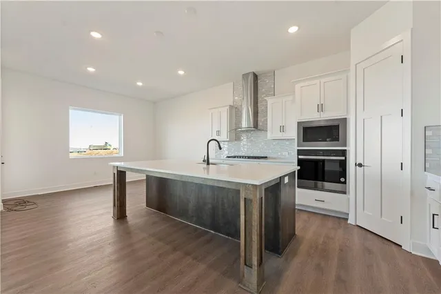 $572,875 | 1599 Grayhawk Drive, Basehor, KS 66007