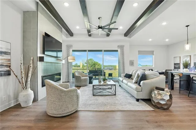 $572,875 | 1599 Grayhawk Drive, Basehor, KS 66007