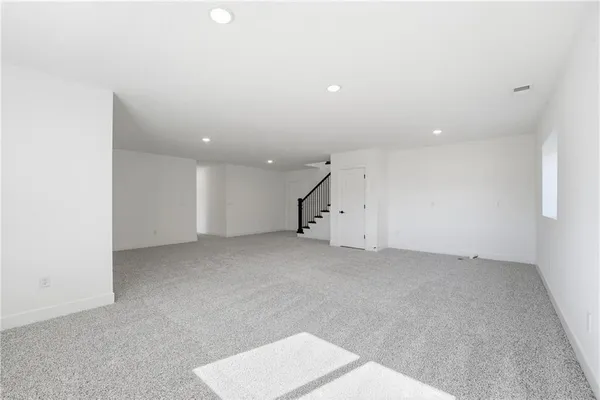 $569,990 | 1599 Grayhawk Drive, Basehor, KS 66007