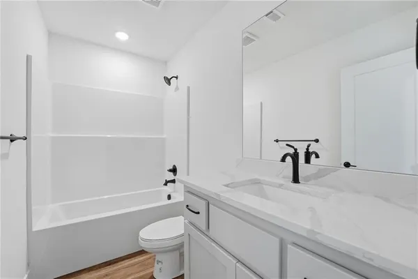 $569,990 | 1599 Grayhawk Drive, Basehor, KS 66007