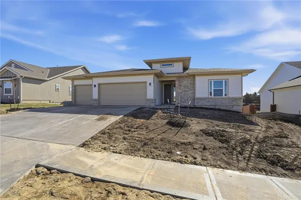 $569,990 | 1599 Grayhawk Drive, Basehor, KS 66007