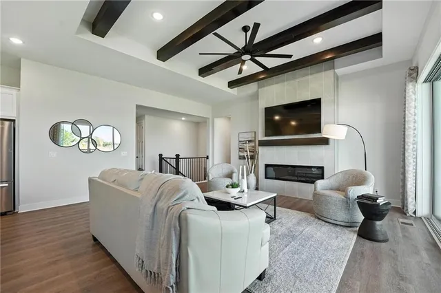 $572,875 | 1599 Grayhawk Drive, Basehor, KS 66007