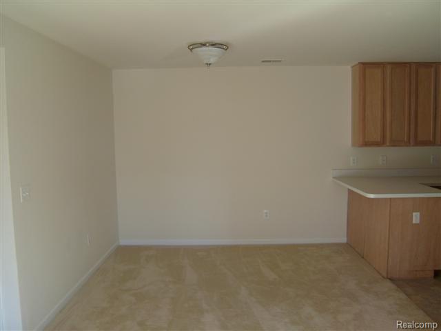 1108 Rial Lake Drive Howell, MI 48843 - Photo 7 of 19 1108 DINING RM.JPG