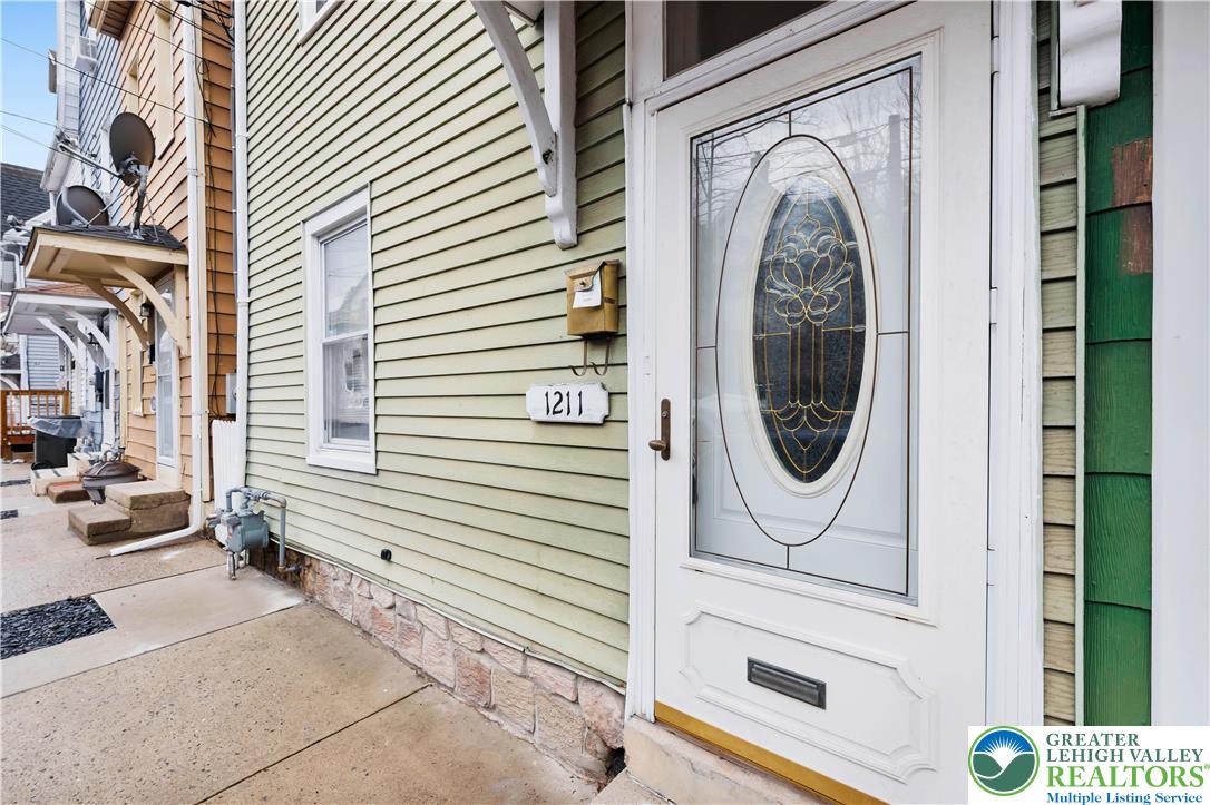 1211 Mechanic Street Bethlehem, PA 18015 - Photo 2 of 28