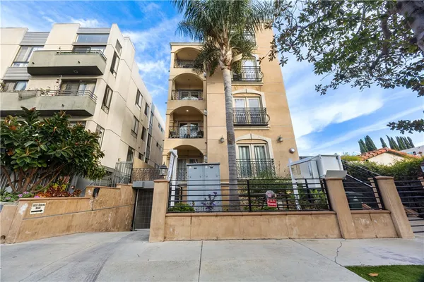$7,499 | 918 South Wooster Street, Unit 2, Los Angeles, CA 90035