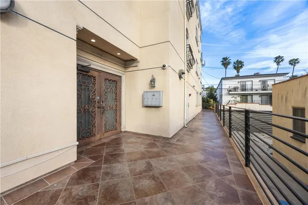 $7,499 | 918 South Wooster Street, Unit 2, Los Angeles, CA 90035