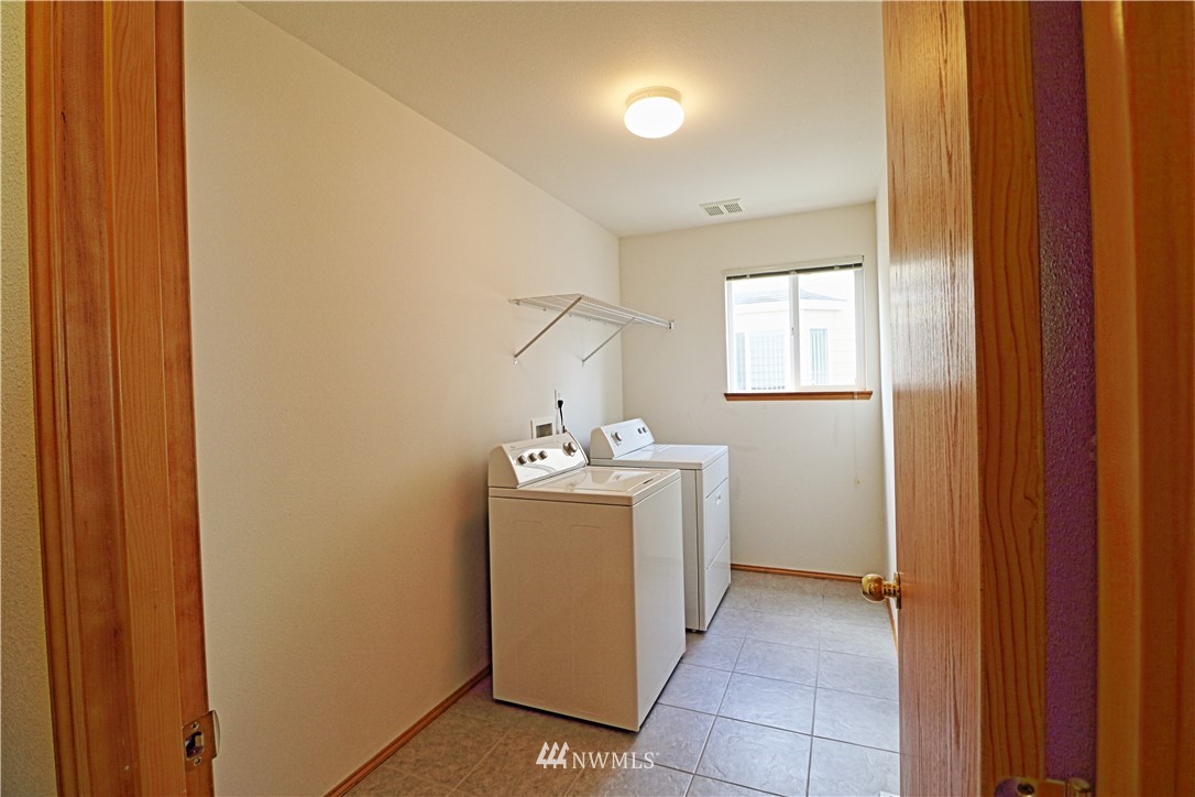 1909 Redmond Avenue Northeast Renton, WA 98056 - Photo 14 of 38 Gallery Image 14