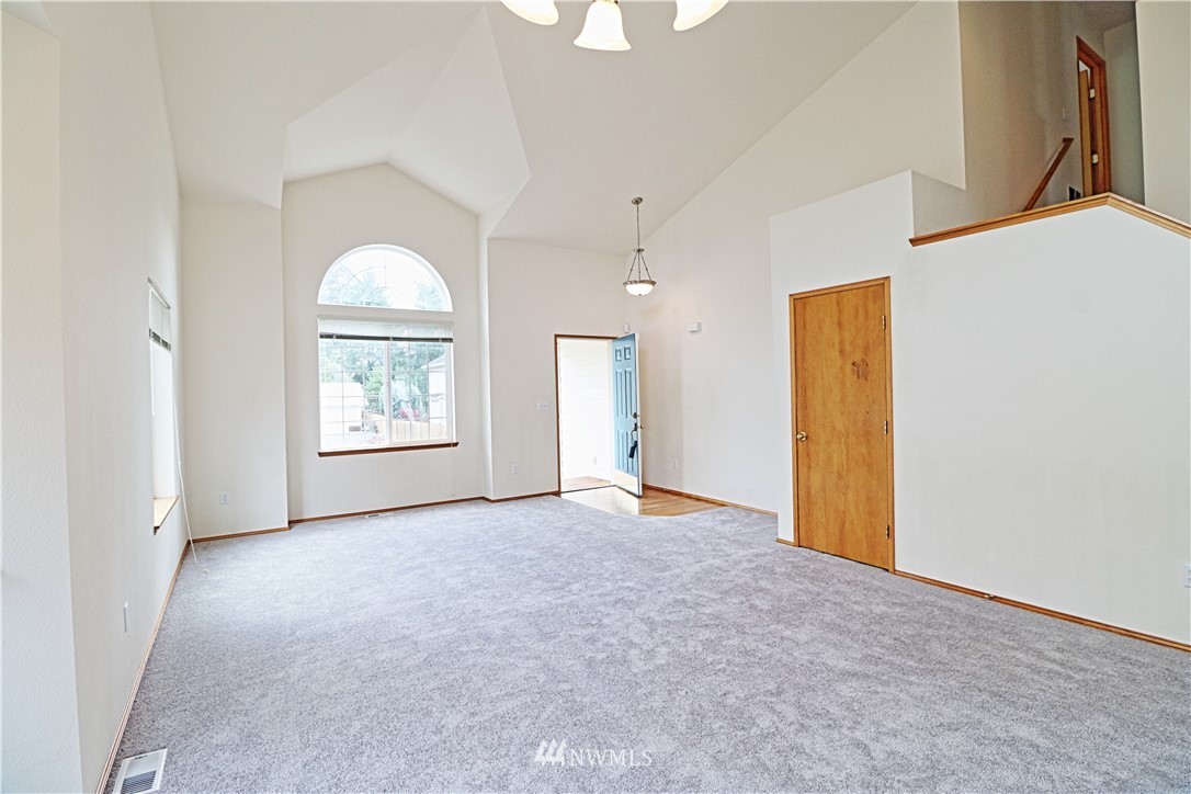 1909 Redmond Avenue Northeast Renton, WA 98056 - Photo 5 of 38 Gallery Image 5