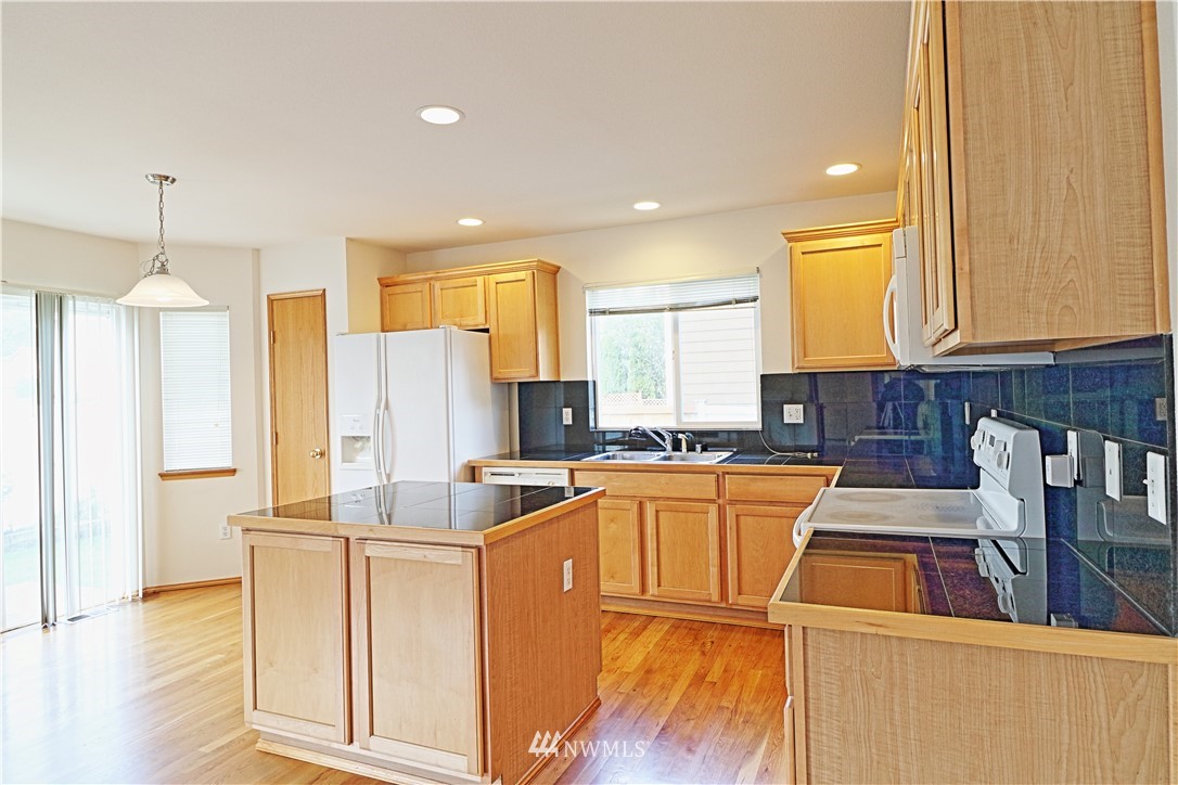 1909 Redmond Avenue Northeast Renton, WA 98056 - Photo 7 of 38 Gallery Image 7