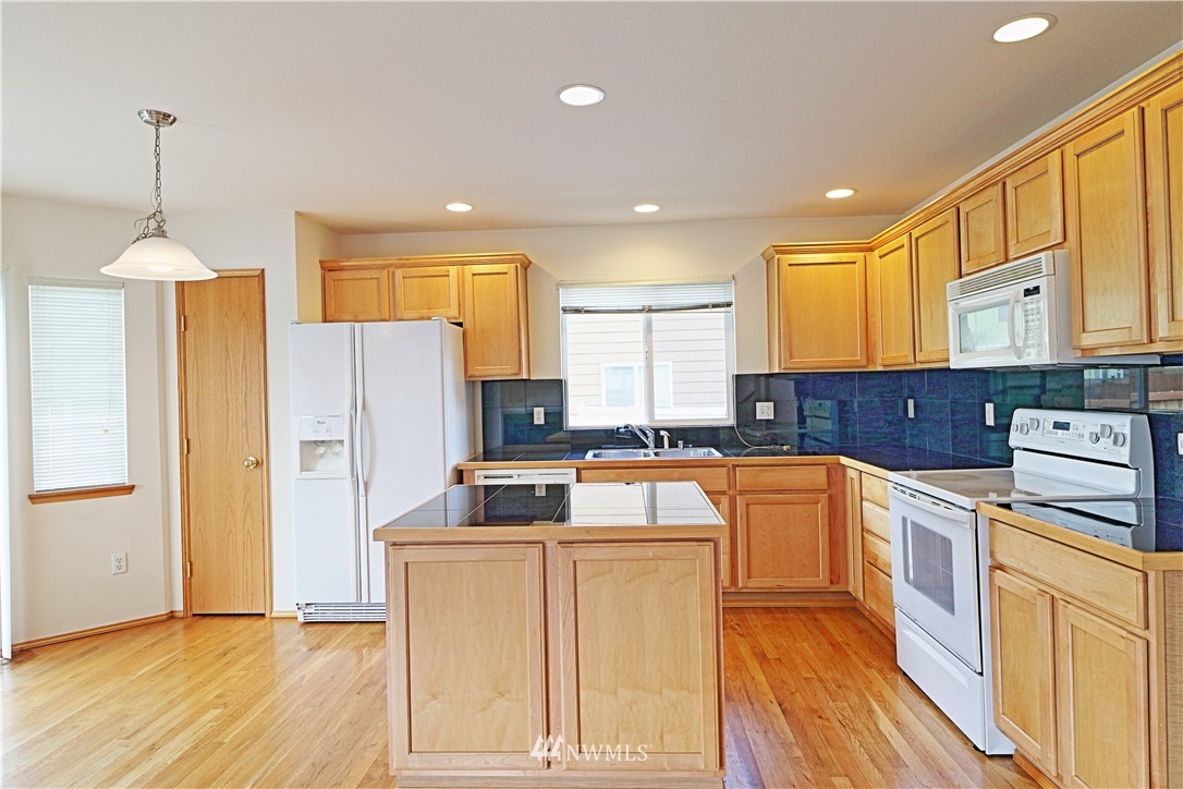 1909 Redmond Avenue Northeast Renton, WA 98056 - Photo 8 of 38 Gallery Image 8