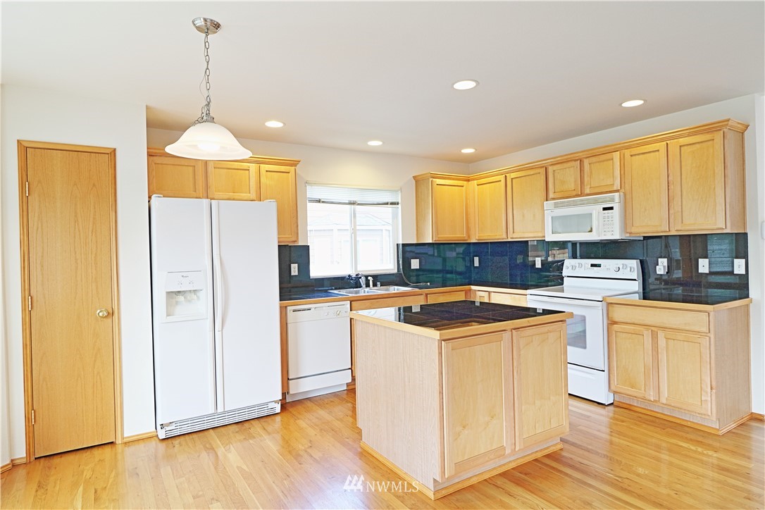1909 Redmond Avenue Northeast Renton, WA 98056 - Photo 9 of 38 Gallery Image 9