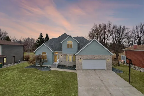 $484,000 | 1543 14th Avenue North, Wahpeton, ND 58075