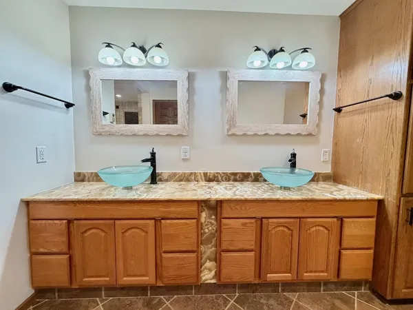 $484,000 | 1543 14th Avenue North, Wahpeton, ND 58075
