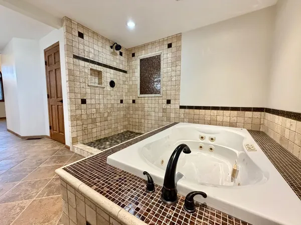 $484,000 | 1543 14th Avenue North, Wahpeton, ND 58075