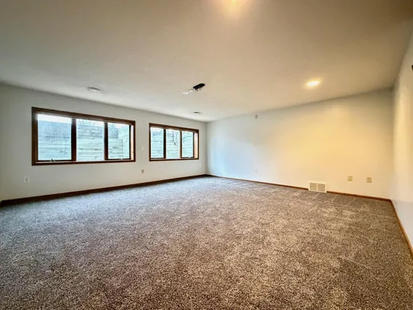 $484,000 | 1543 14th Avenue North, Wahpeton, ND 58075