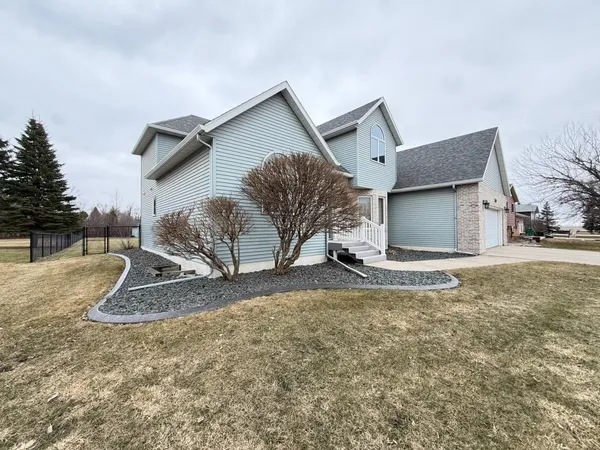 $484,000 | 1543 14th Avenue North, Wahpeton, ND 58075