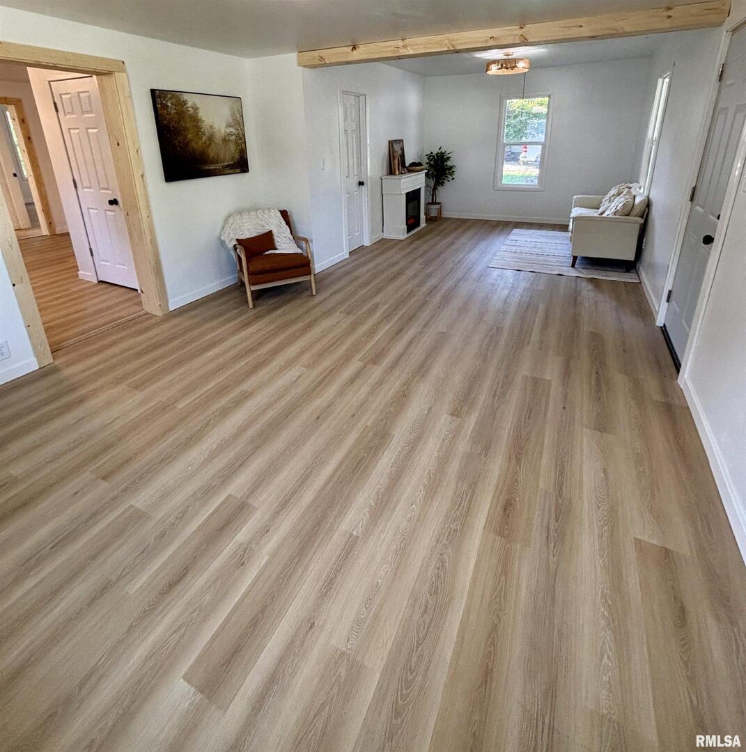 527 South Rotan Street Salem, IL 62881 - Photo 4 of 17 a living room with furniture and a flat screen tv