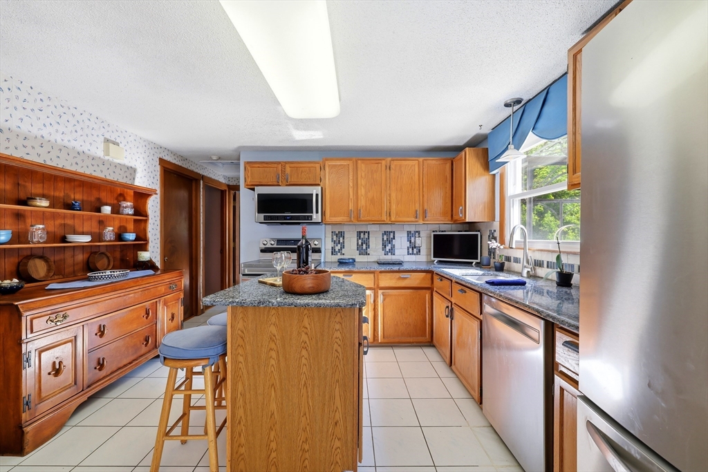 29 Hudson Street Springfield, MA 01118 - Photo 6 of 32