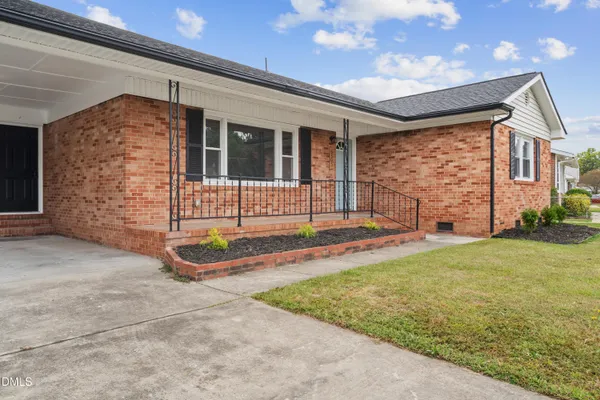 a front view of house with yard