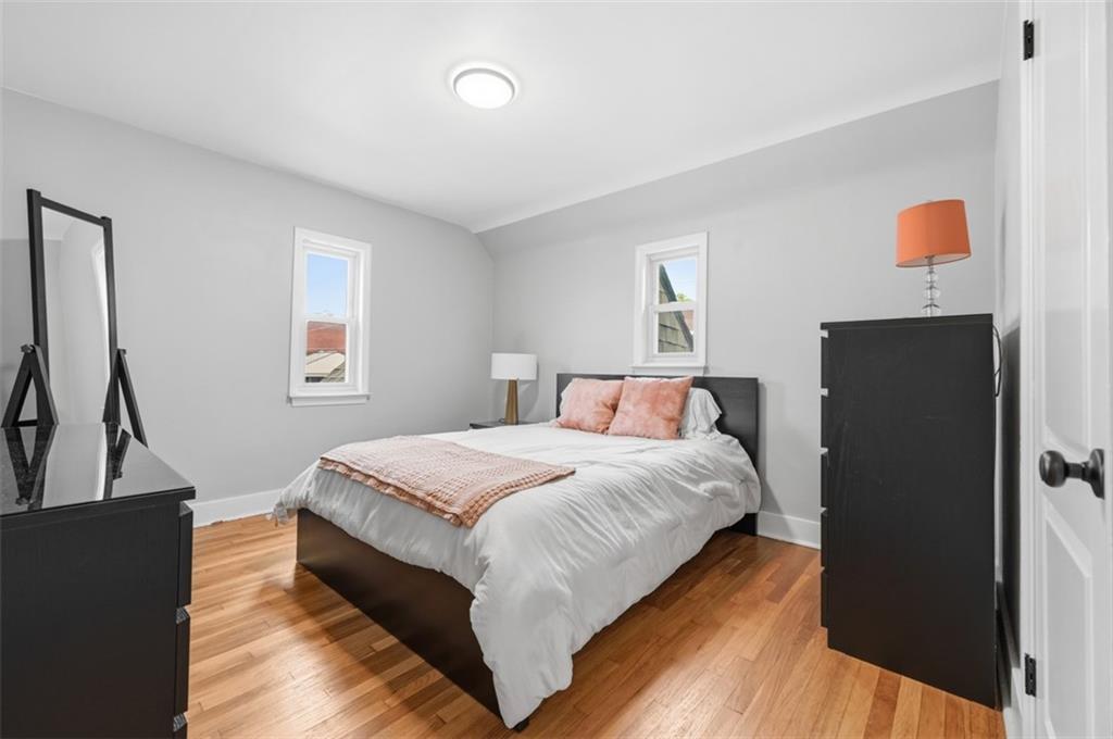 405 Shadyhill Road Pittsburgh, PA 15205 - Photo 23 of 34 a bedroom with bed and window