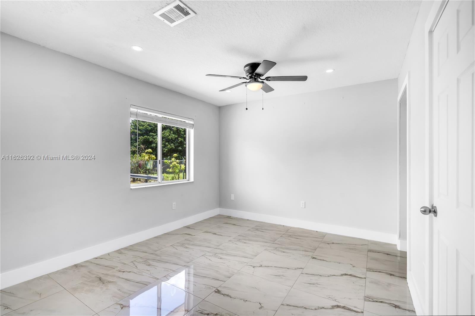 Goulds Miami, FL 33170 - Photo 20 of 36 a view of empty room with windows
