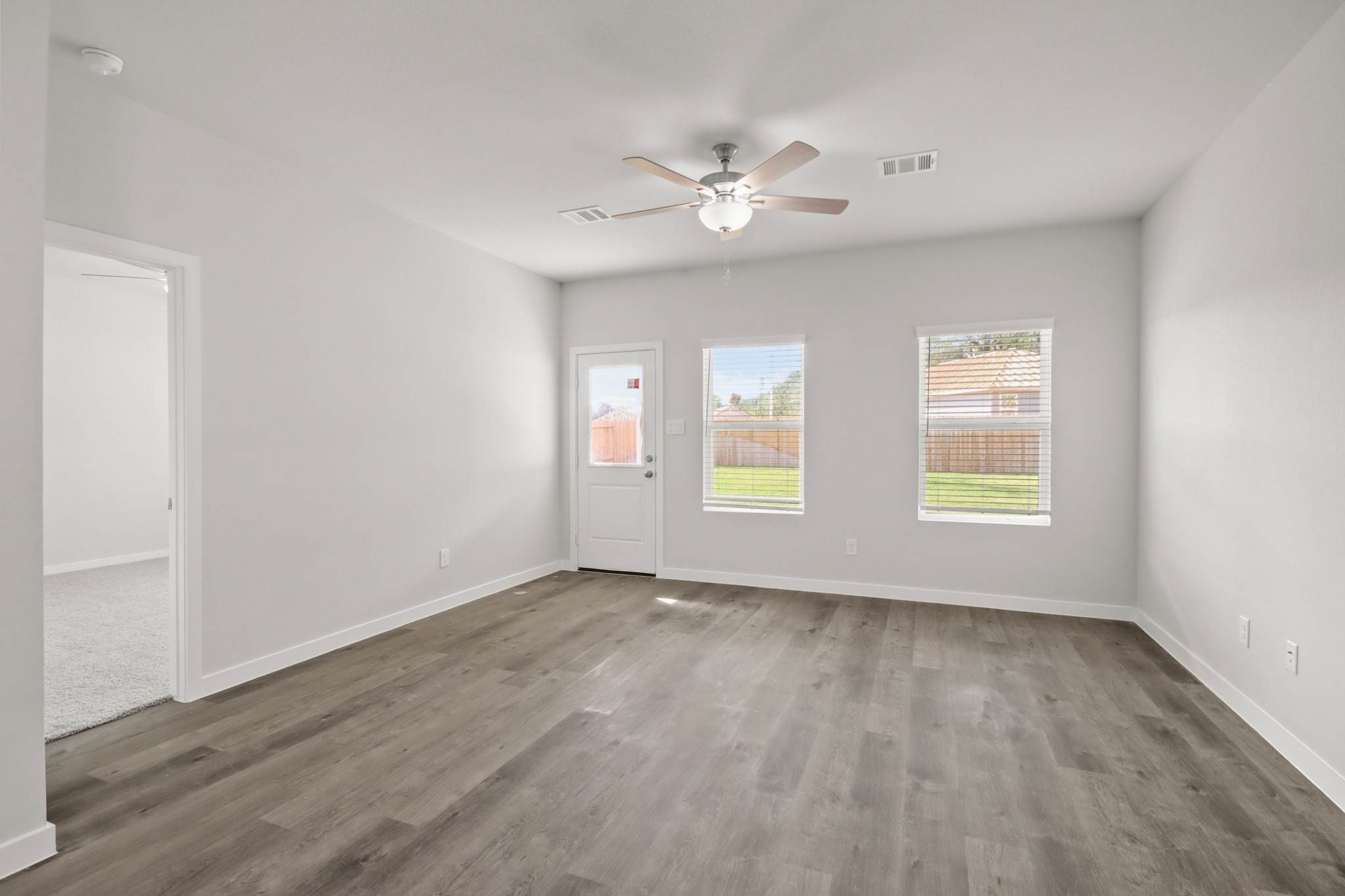 492 Shoreview Drive Conroe, TX 77303 - Photo 9 of 20