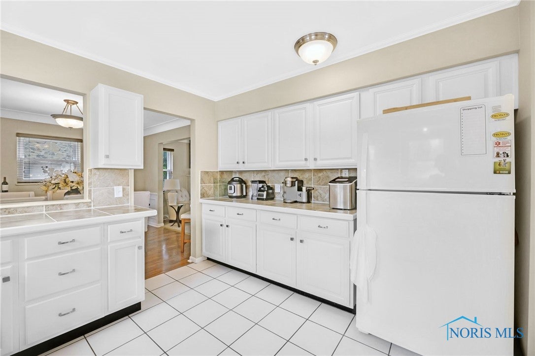 2324 Secor Road Toledo, OH 43606 - Photo 10 of 33 Kitchen ceramic floors