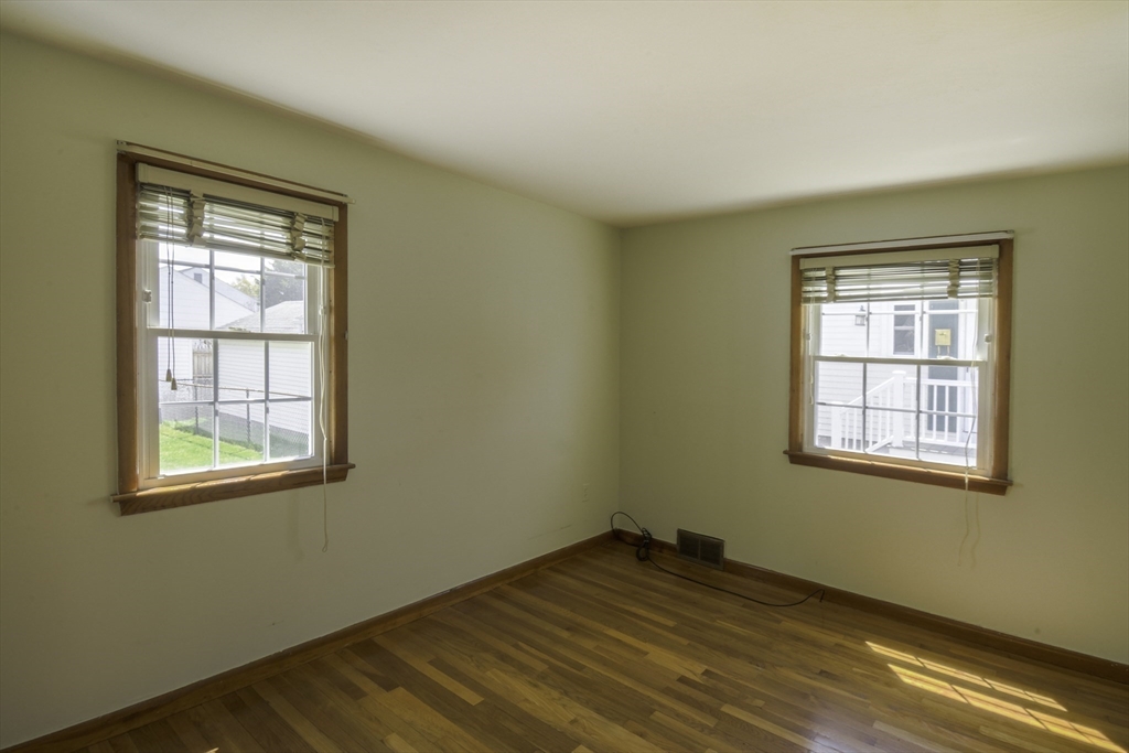 17 Mc Bride Street Springfield, MA 01104 - Photo 18 of 32