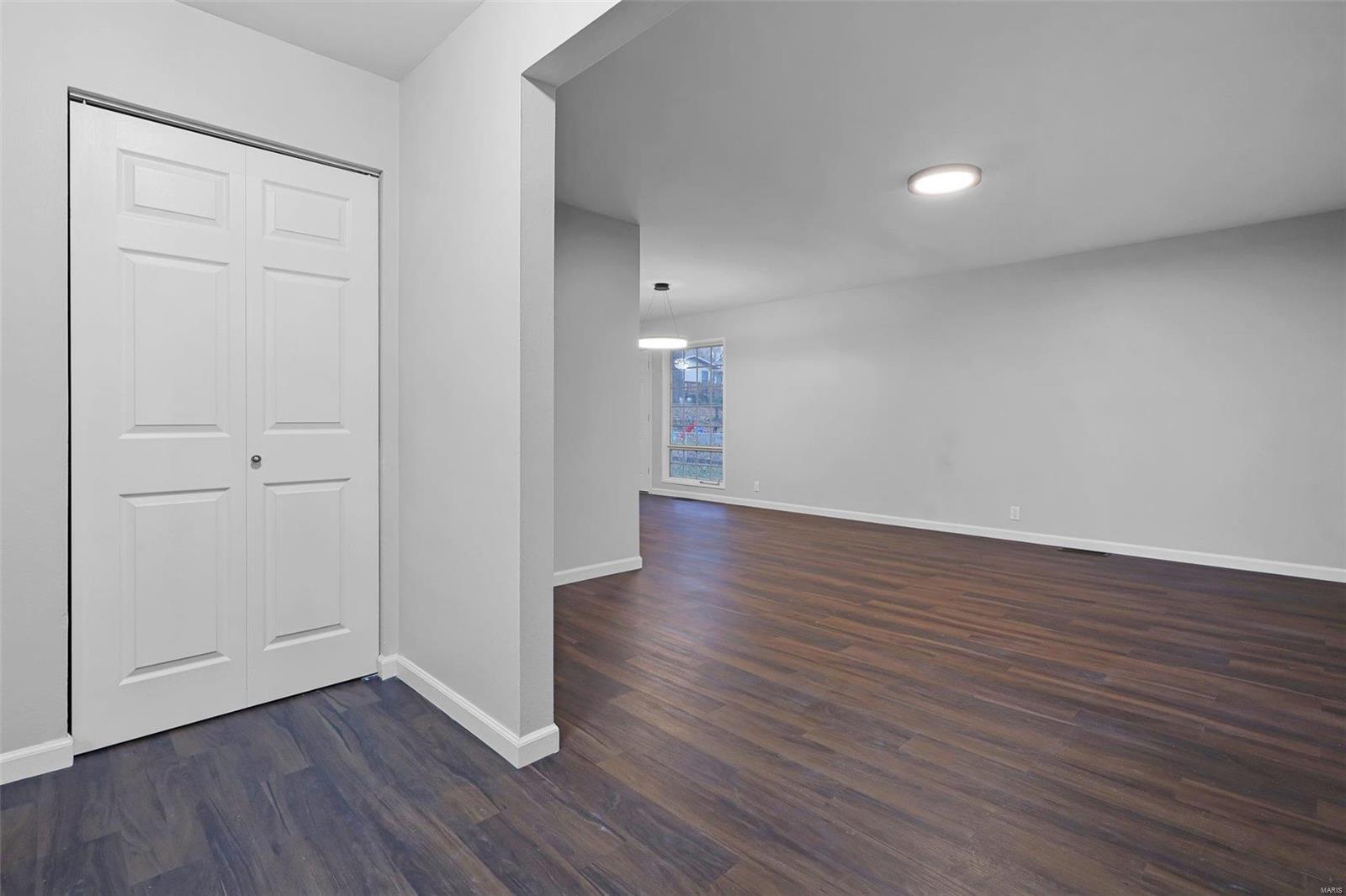 2480 Derhake Road Florissant, MO 63033 - Photo 3 of 27