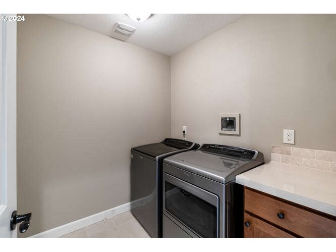 4307 Northwest Sage Loop Camas, WA 98607 - Photo 32 of 40 a utility room with dryer and washer