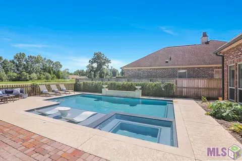 $725,000 | 36448 Lake Bend Avenue, Prairieville, LA 70769