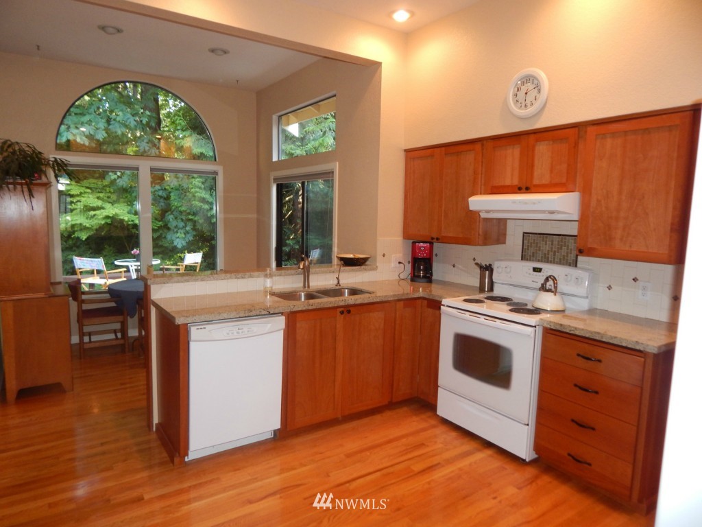 2424 243rd Place Southeast Bothell, WA 98021 - Photo 5 of 25