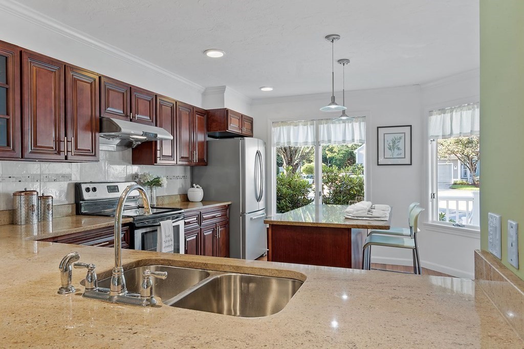 49 Pointe Rok Drive, Unit 49 Worcester, MA 01604 - Photo 2 of 42 Gallery Image 2