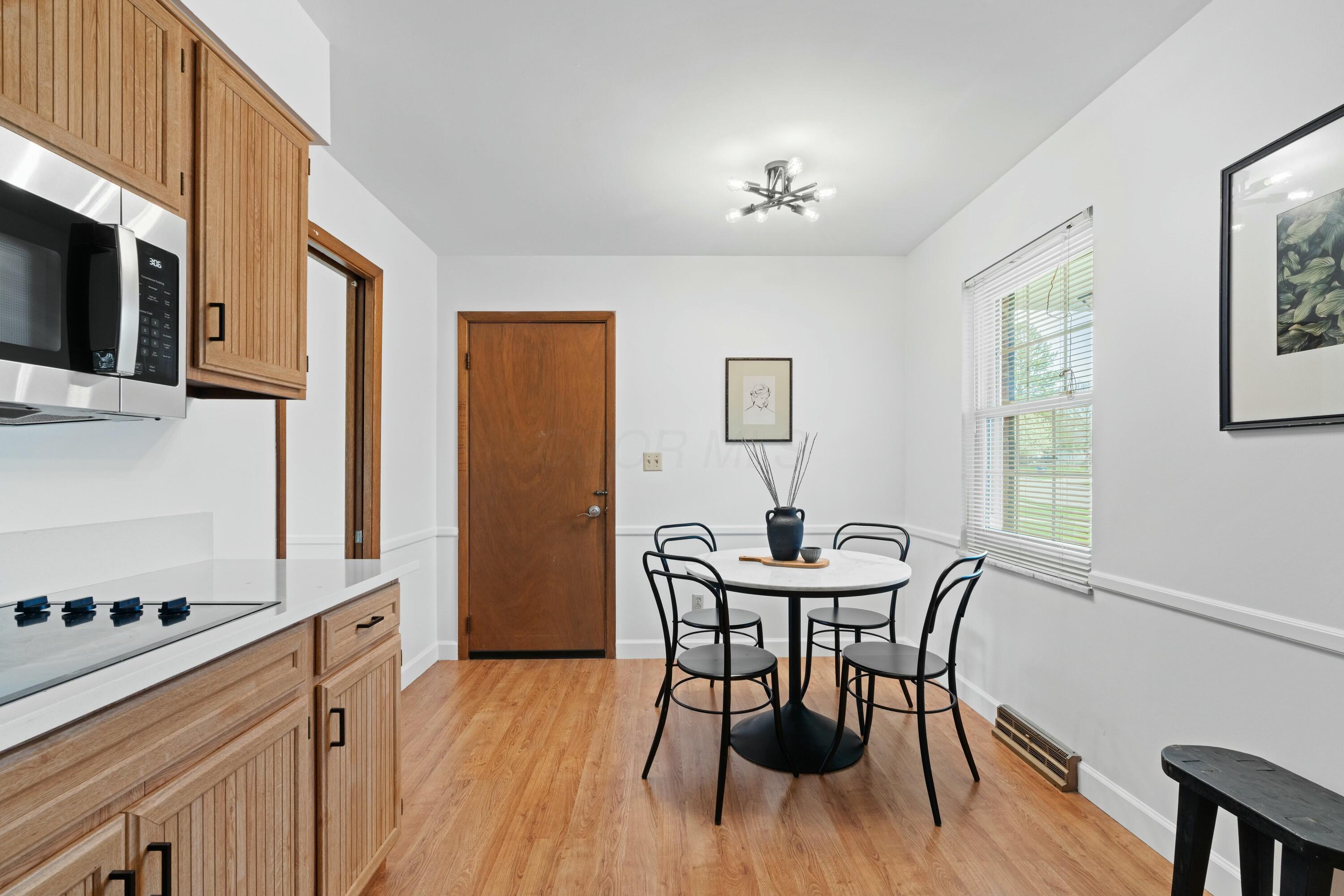 2500 Lytham Road Upper Arlington, OH 43220 - Photo 17 of 69 Eat-In Kitchen
