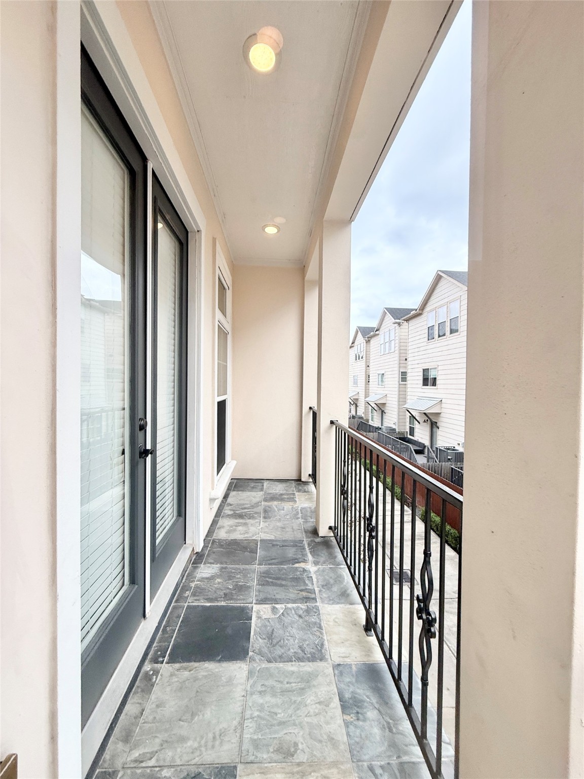 2116 Couch Street Houston, TX 77008 - Photo 16 of 43 a view of a hallway with wooden floor and windows