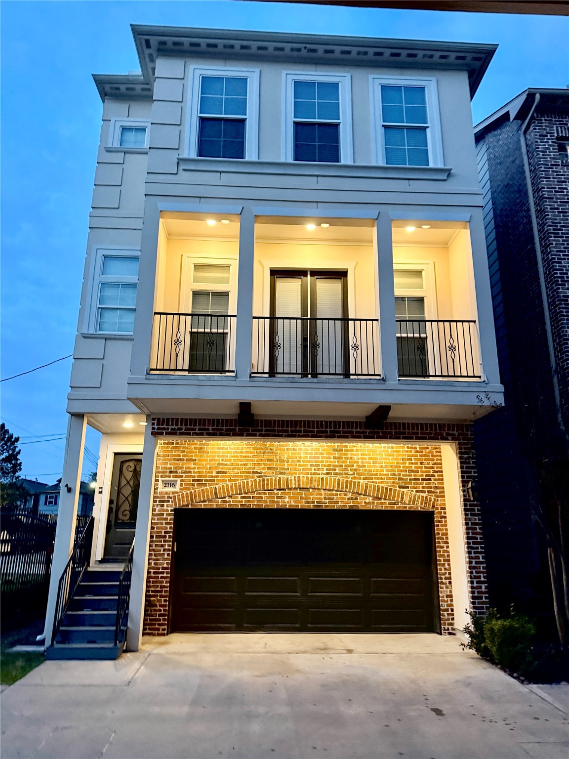 2116 Couch Street Houston, TX 77008 - Photo 2 of 43 a view of an entrance of the house