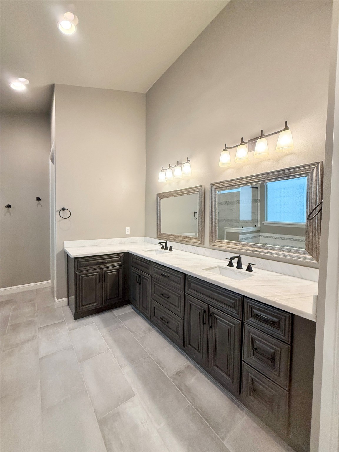 2116 Couch Street Houston, TX 77008 - Photo 24 of 43 a spacious bathroom with a tub sink and mirror