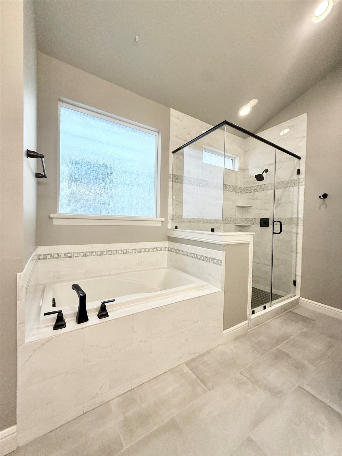 2116 Couch Street Houston, TX 77008 - Photo 26 of 43 a bathroom with a bathtub and a shower