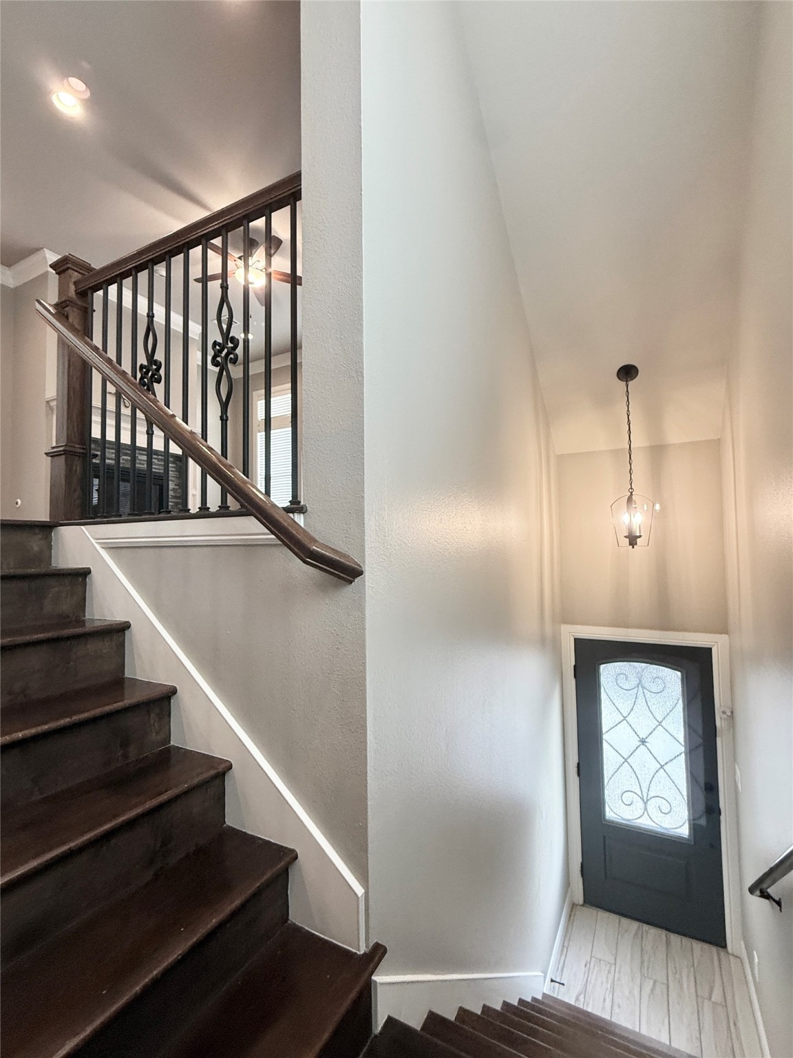 2116 Couch Street Houston, TX 77008 - Photo 5 of 43 a view of entryway