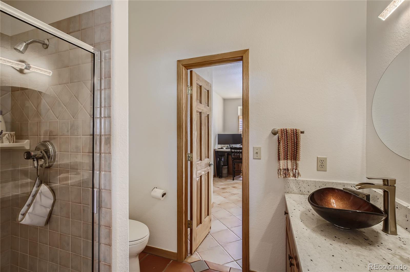 7578 Crestview Drive Niwot, CO 80504 - Photo 20 of 40 a bathroom with a sink toilet and shower