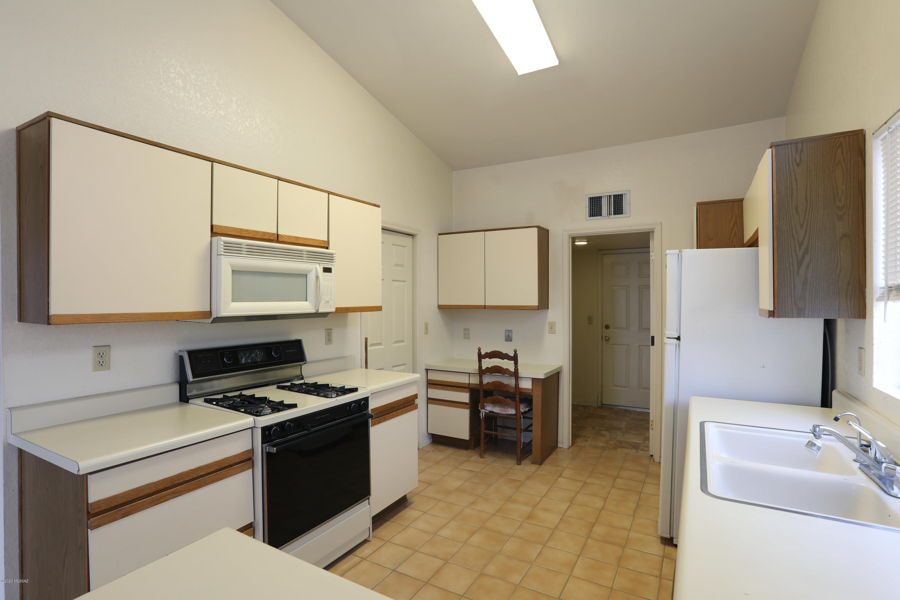 3581 West Thundercloud Loop Tucson, AZ 85742 - Photo 9 of 32