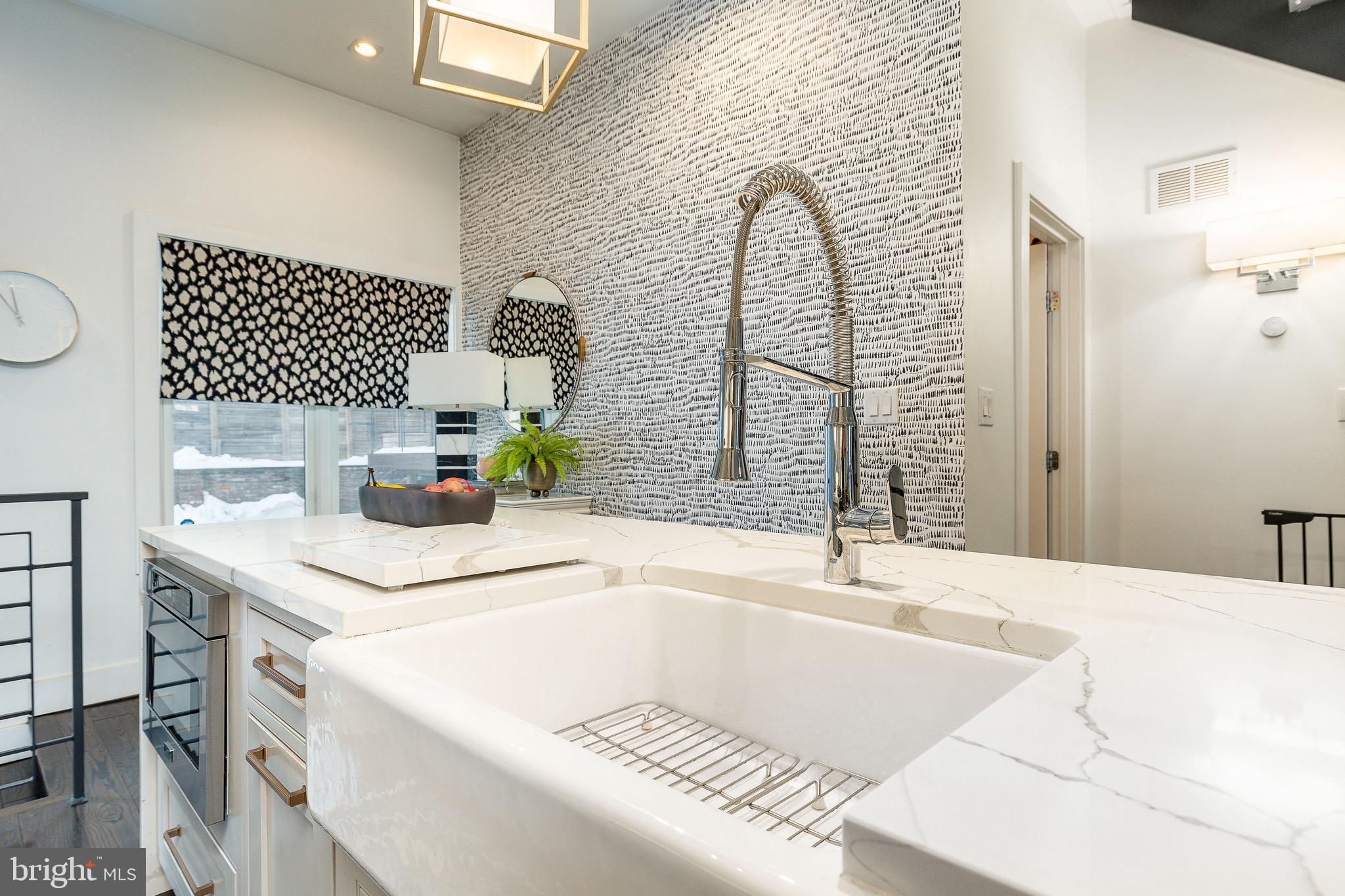 805 LeCount Street Philadelphia, PA 19130 - Photo 11 of 54