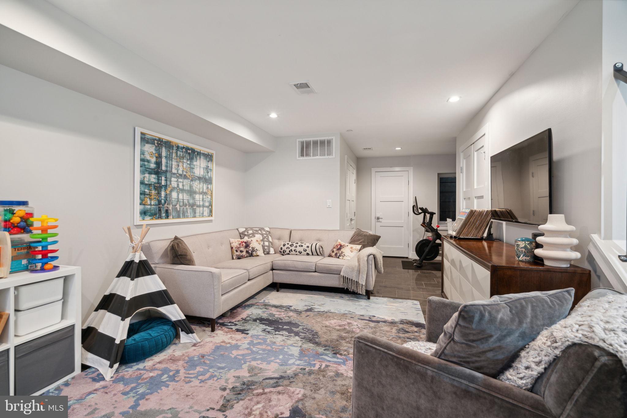 805 LeCount Street Philadelphia, PA 19130 - Photo 49 of 54
