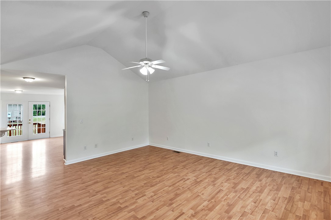 1942 Inman Drive Anderson, SC 29625 - Photo 2 of 18 Living Room