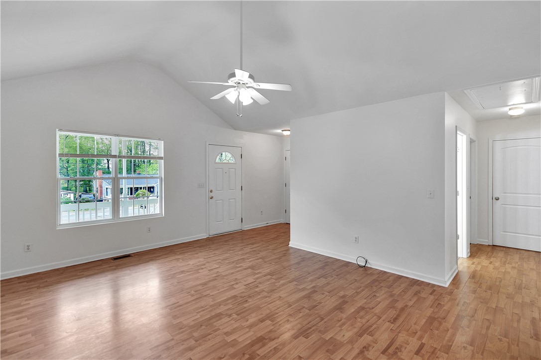 1942 Inman Drive Anderson, SC 29625 - Photo 4 of 18 Living Room